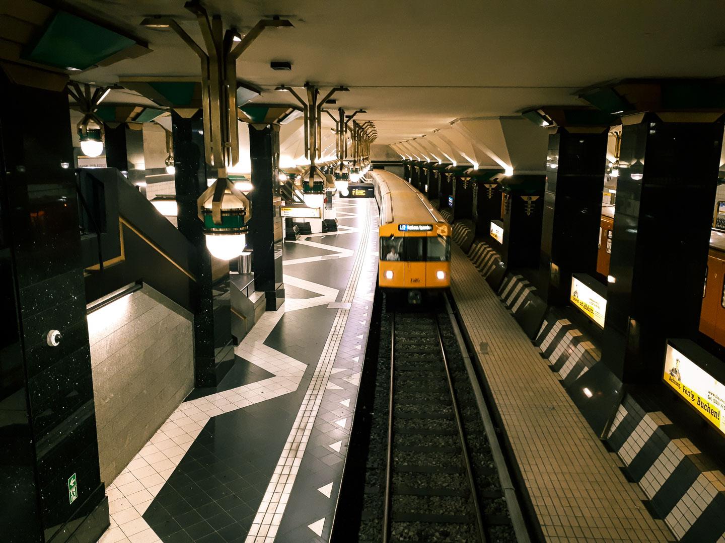 Rathaus Spandau, Berlín. Las estaciones de metro más bellas del mundo.