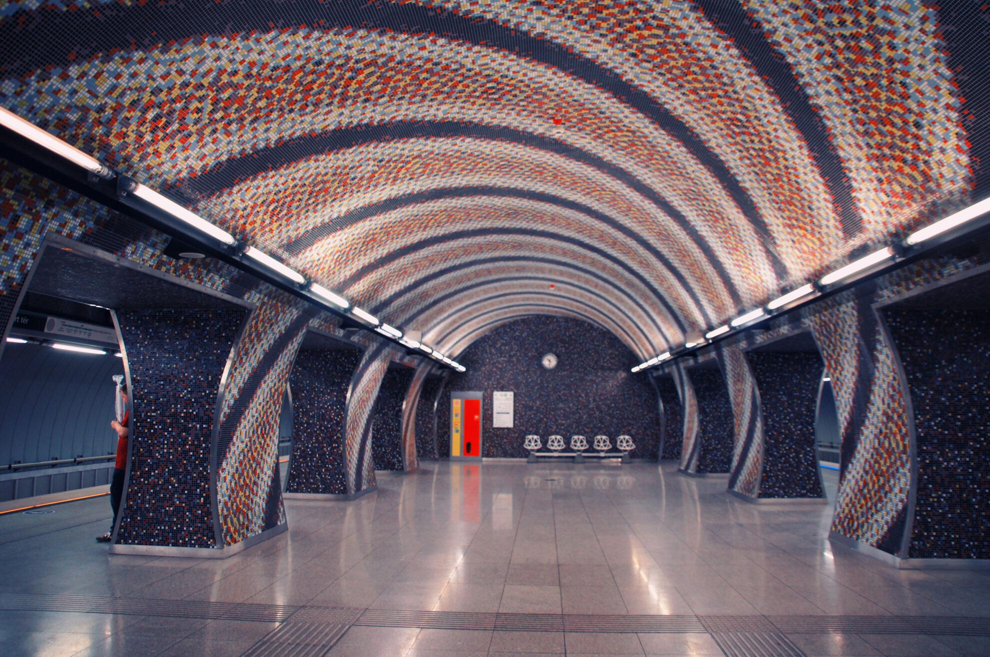 Szent Gellért Square, Budapest. Las estaciones de metro más bellas del mundo.