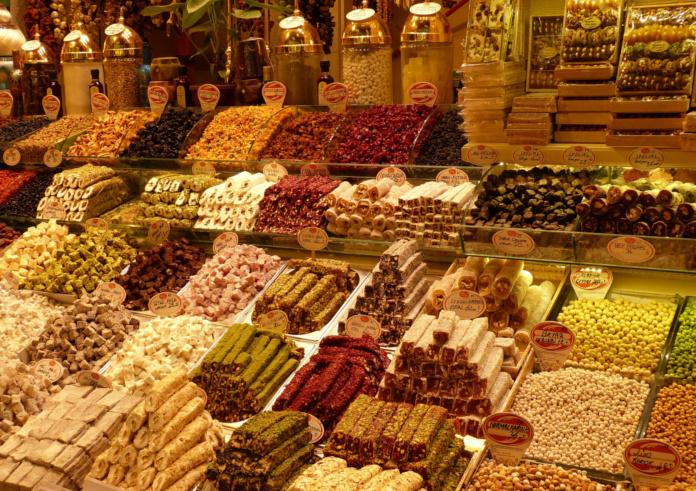 Attractions Istanbul. Bazaar.
