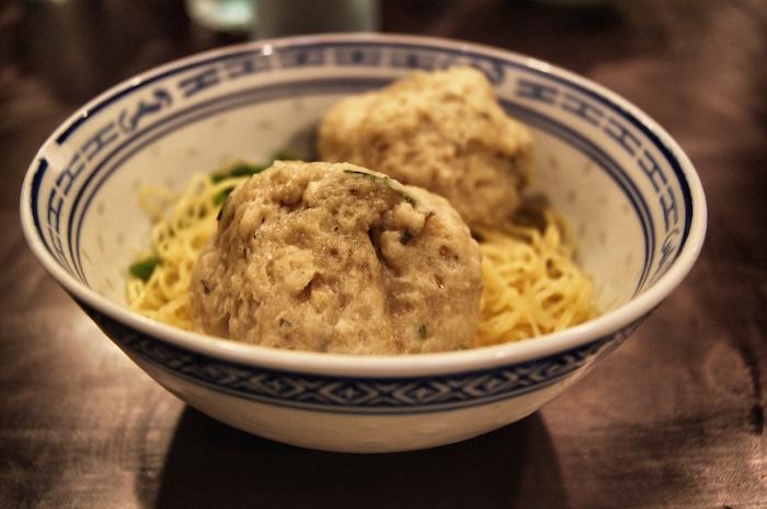 essen-in-hong-kong-fischbaellchen